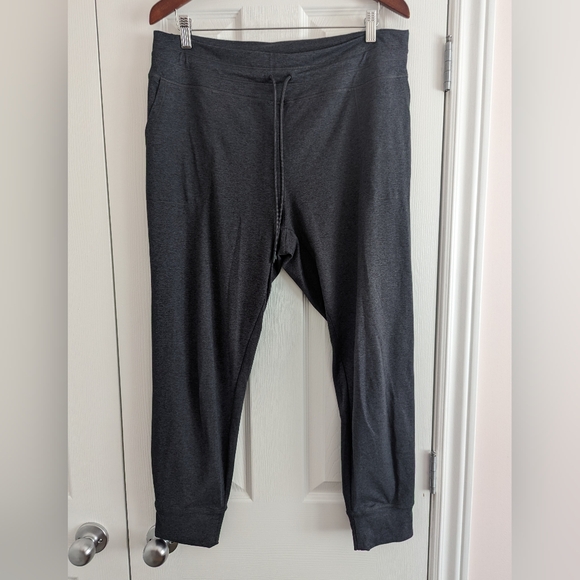 Lolë joggers grey size L - Picture 2 of 10